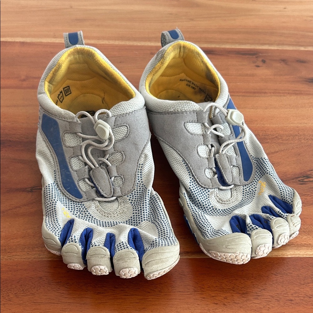 Vibram FiveFingers Bakila Barefoot Running Shoes Men’s 42 or 9-9.5 Gray and Blue